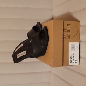 Signal Black Leather